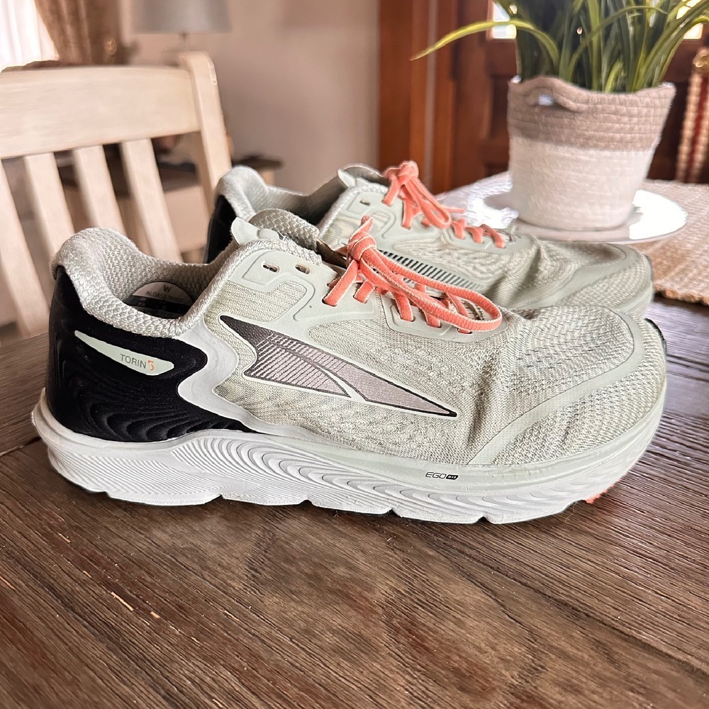 Altra Torin 5 White and Black Athletic Shoes